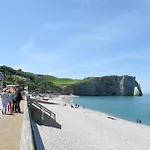 Vakantiehuis Neues Normannisches Mit Charme Kastanienbaeume By Interhome